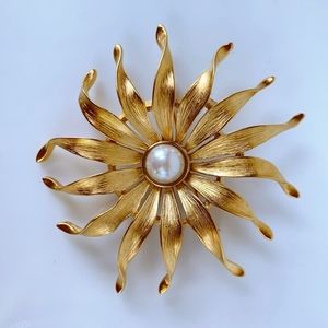 Monet 1950s Brooch Faux Pearl Gold Tone